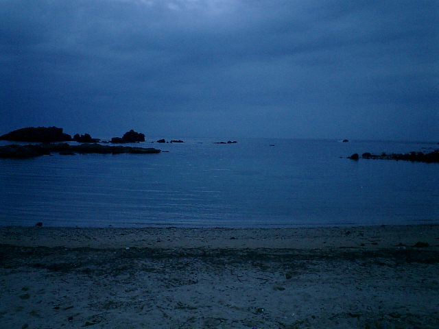 photograph, 2003 | summer, morning twilight beach, Tsumeki-saki, Izu | 夏, 夜明けの浜, ダクトキャンプ, 爪木崎, 伊豆行