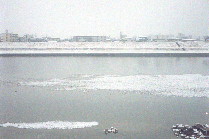 photograph, 2014 | winter, snow day, Asahi-gawa, Nishigawara, Okayama | 冬, 雪の日, 旭川, 西川原, 岡山