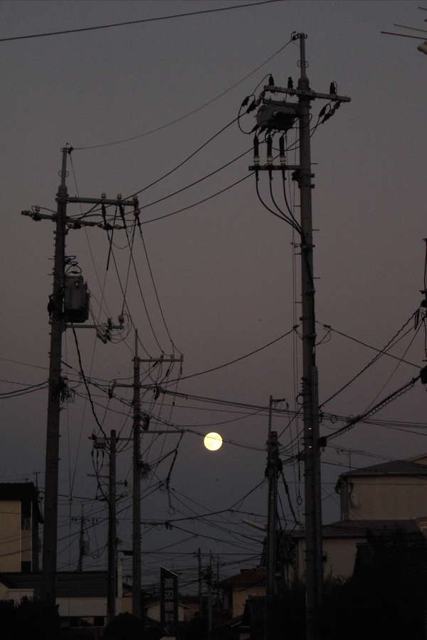photograph, 2011 | summer, full moon, evening twilight, Tsushima, Okayama | 夏, 満月, 薄暮, 津島, 岡山