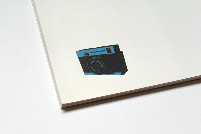 detail, book design | 造本ディテール, 裏表紙のワンポイントアクセントに2色で印刷された Chajke-II
