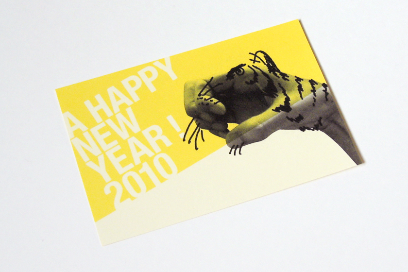 graphic design, illustration, new year card, tiger | イラスト, 寅年賀状, 鷲掴みの手の写真に虎の顔や柄をラクガキ風に合成