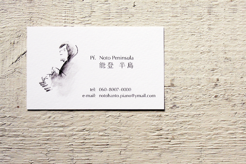 graphic design, illustration, business card | ピアニストの演奏姿の似顔絵を添えた名刺