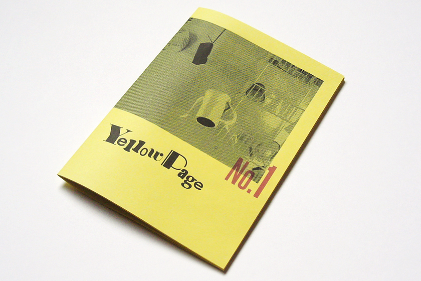 book design, visual zine | 黄色の紙に印刷した写真ビジュアル小冊子, 低線数印刷風のモノクロ写真といいかげんな切貼りロゴタイプの表紙