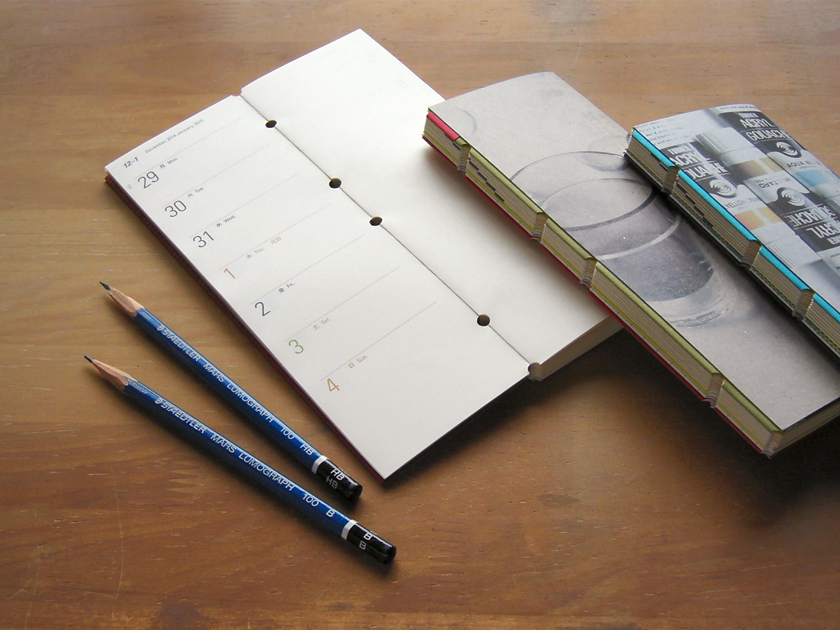 book design, diary | 糸綴じ手製本のスケジュール手帳, 見開きでA5の縦長の判型, ブックデザイン