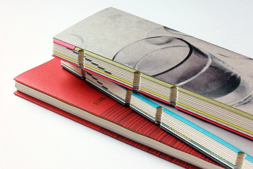 detail, book design | 表紙と背のディテール, 折束の背綴じ部はむき出しで各台が層状に重なる, ブックデザイン