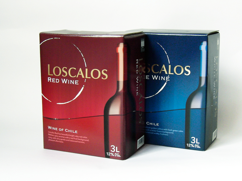 package design, boxed wine, typography | ボックスワインの商品パッケージ, 箔押しロゴとワインボトル、波打つ液面, タイポグラフィ