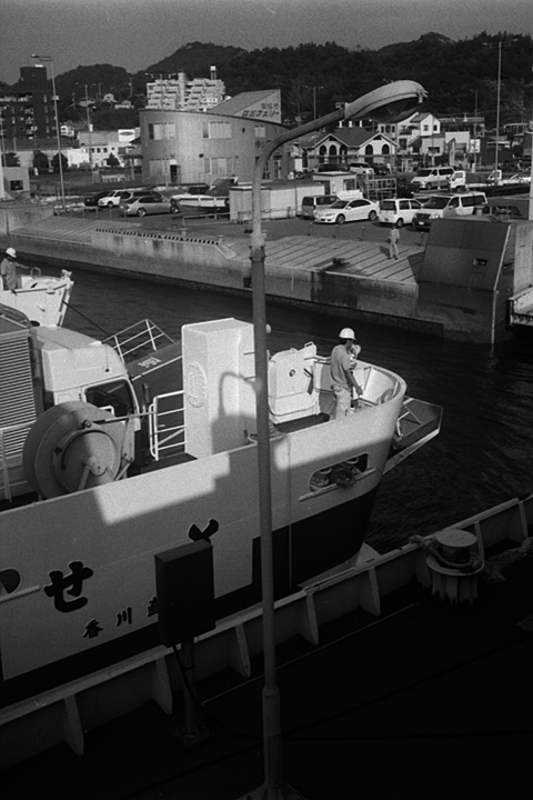 photograph | Port of Uno, Tamano, Setouchi | 宇野港, 玉野,  瀬戸内 | Fuji Neopan Acros 100, BelOMO Chajka-II, Industar-69 28mm F2.8 | Oct. 15. Fri. 2010